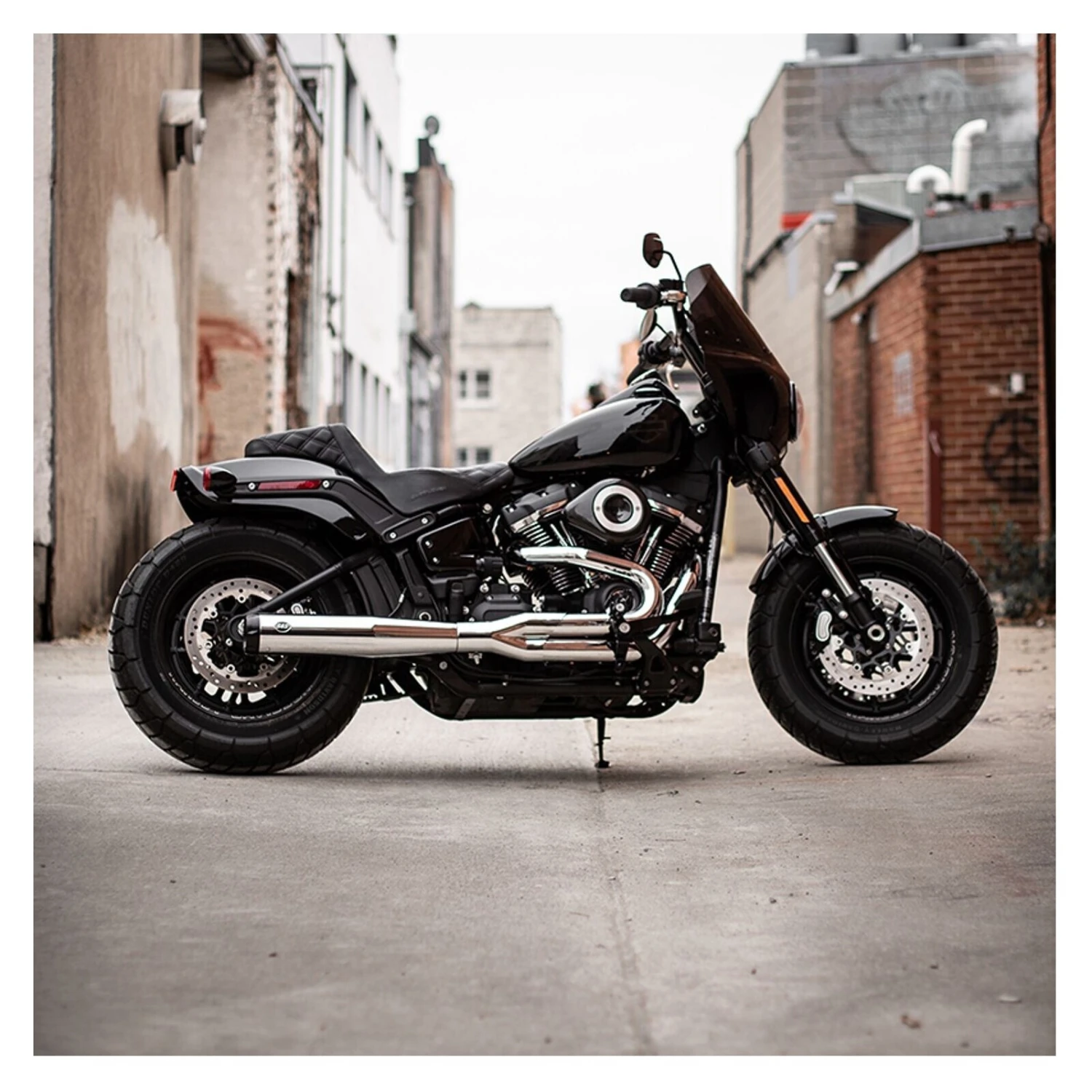 S&S 50-State Superstreet 2-Into-1 Exhaust System For Harley Softail 2018-2022 Chrome W/ Black Endcap [Open Box] - Image 4